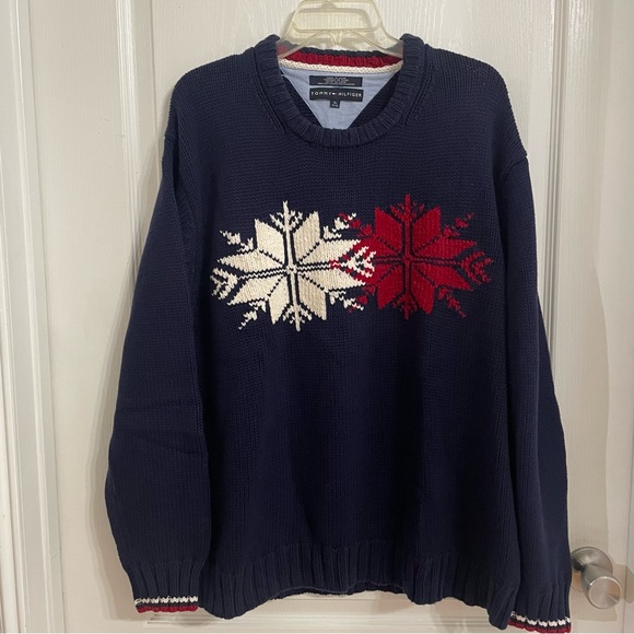 Vintage Tommy Hilfiger Navy Sweater with Red and White Snowflakes & Trim Size XL - Picture 1 of 7